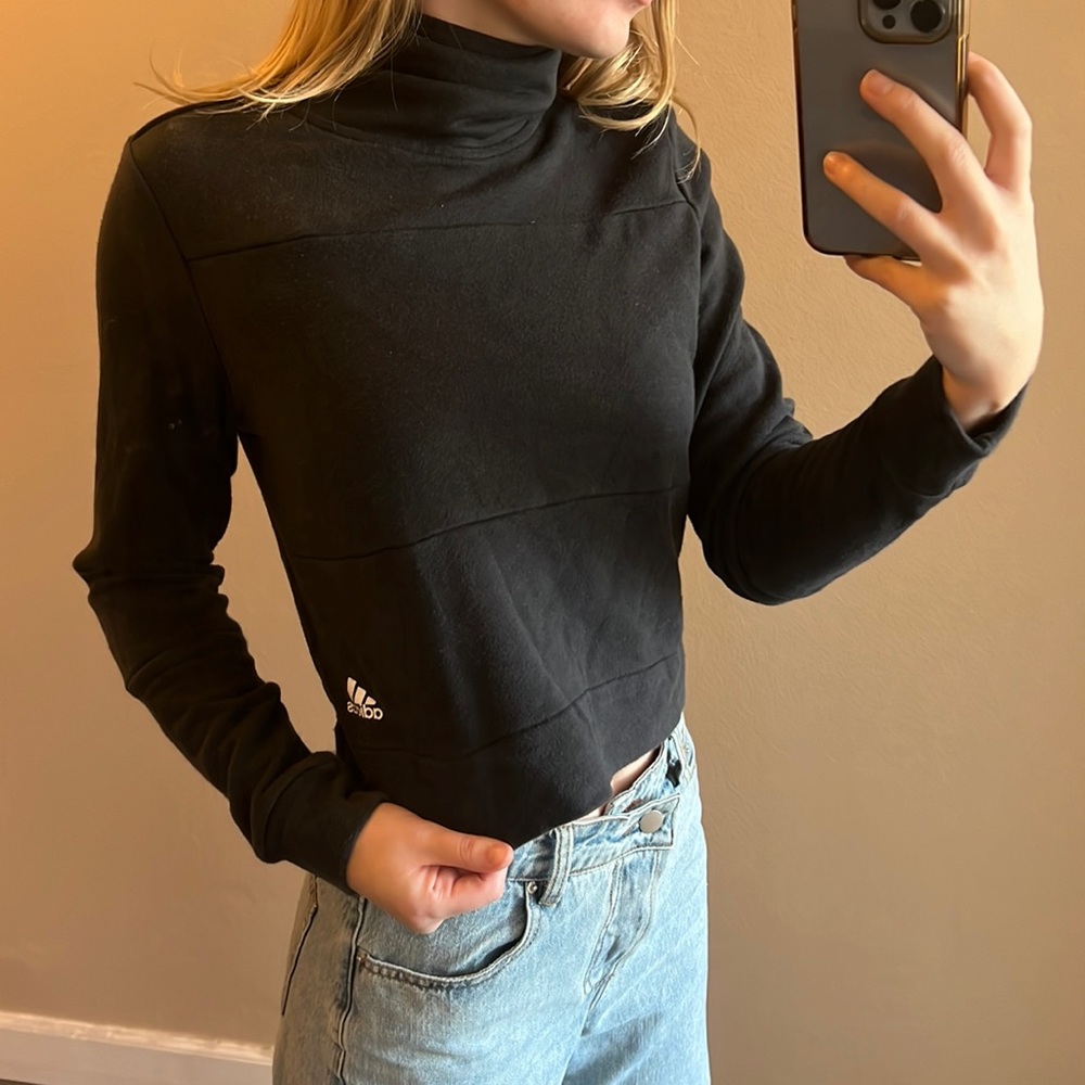 🖤black mock neck adidas sweatshirt with paneling and back detail